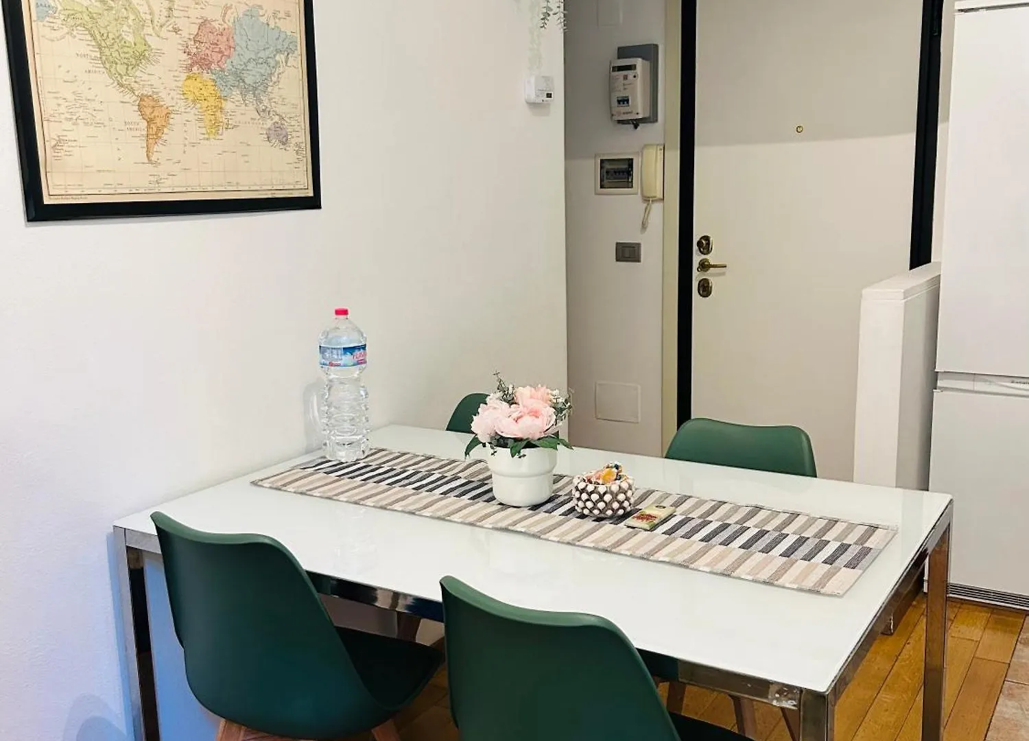 Apartment Chiara Guest House 34 - M4 Metro Blu Milan Italy