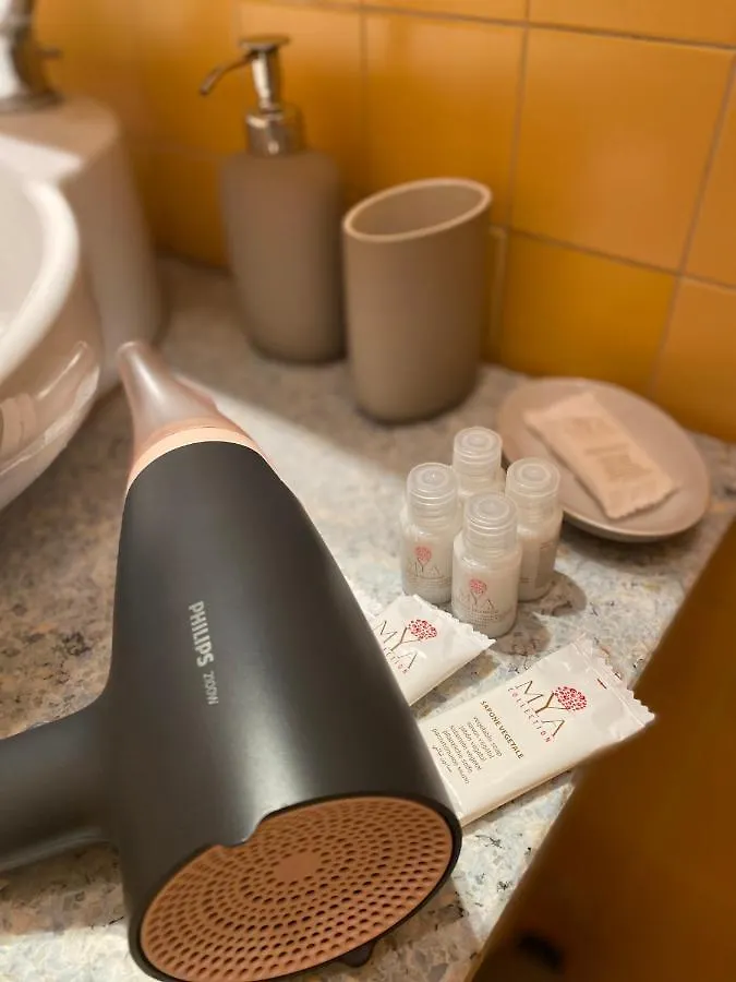 Chiara Guest House 34 - M4 Metro Blu Милан Италия
