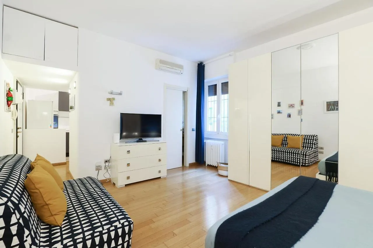 Chiara Guest House 34 - M4 Metro Blu Milaan 0*,  Italië